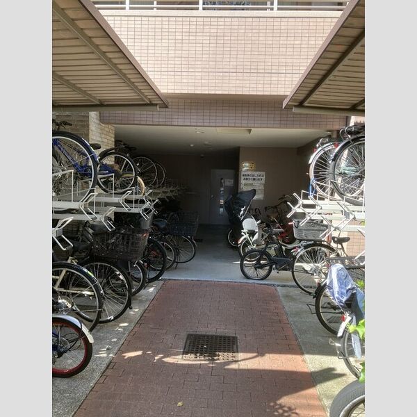 現地周辺 (駐輪場)