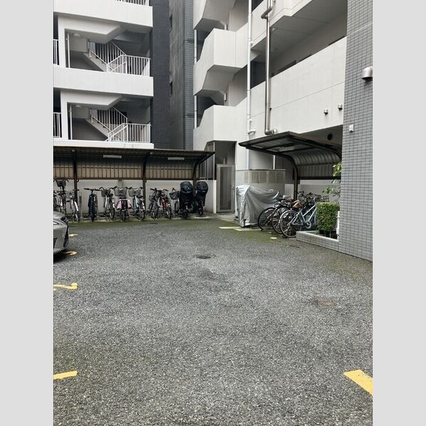 現地周辺 (駐輪場)