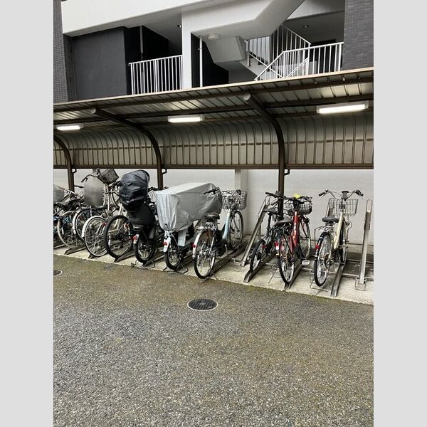 現地周辺 (駐輪場)