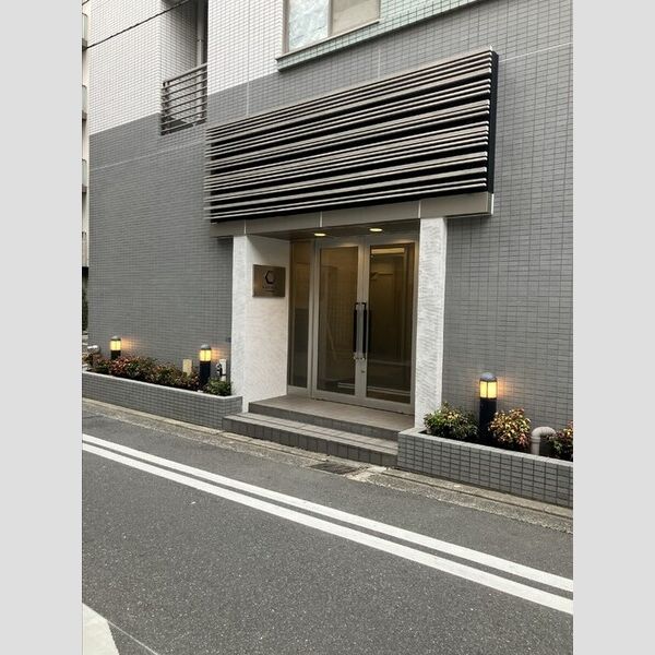 エントランス (エントランス)
