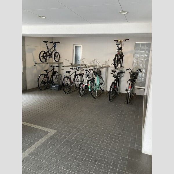 現地周辺 (駐輪場)