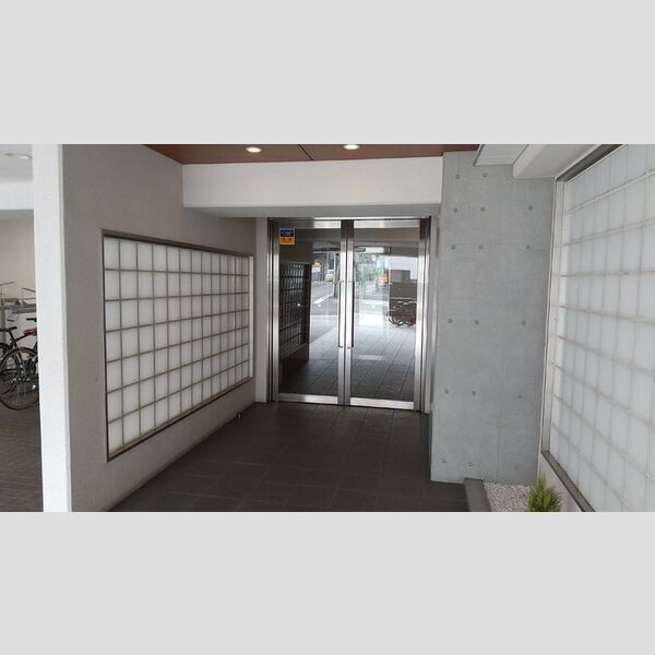 エントランス (エントランス)