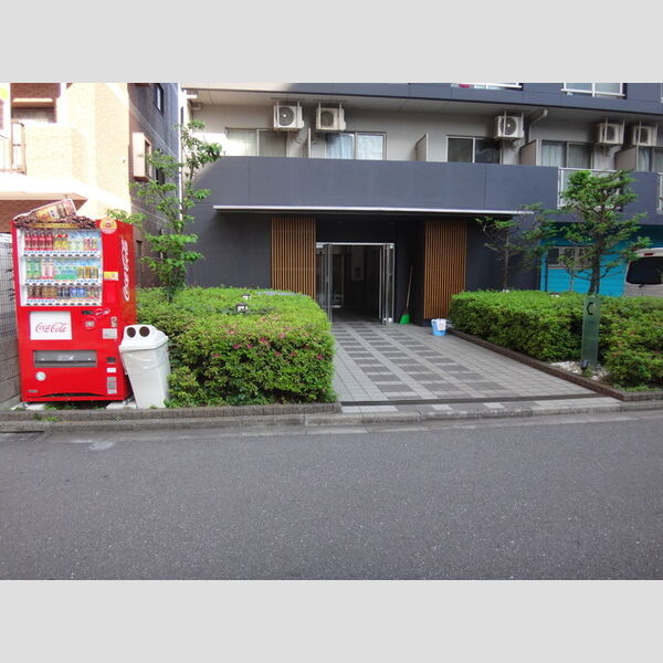 エントランス (エントランス)