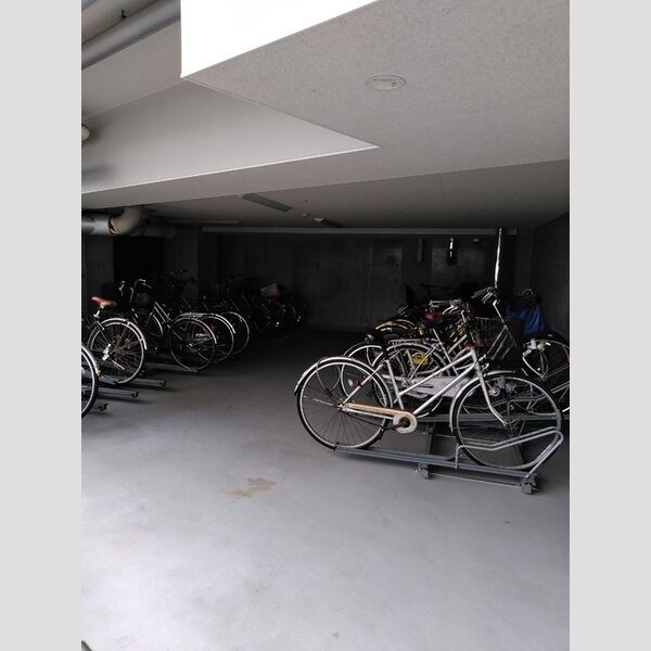 現地周辺 (駐輪場)