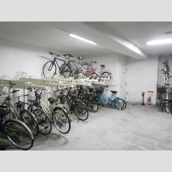 現地周辺 (駐輪場)