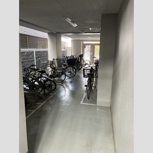 現地周辺 (駐輪場)