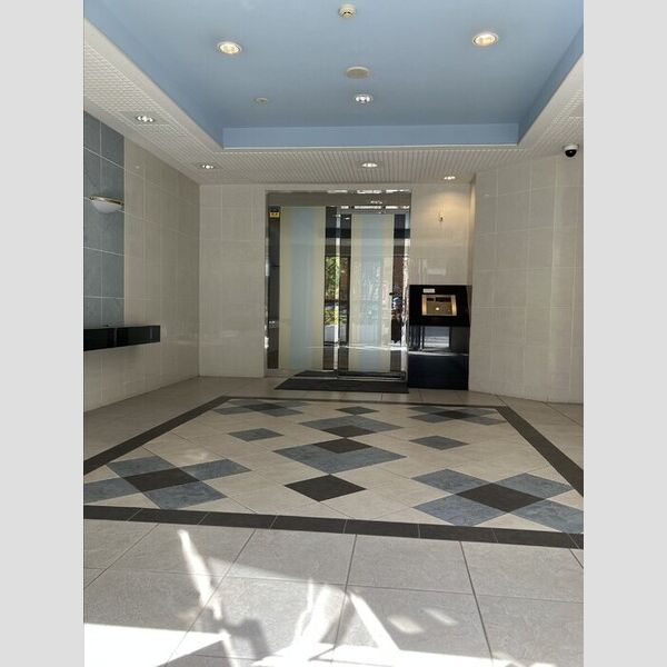 エントランス (エントランス)