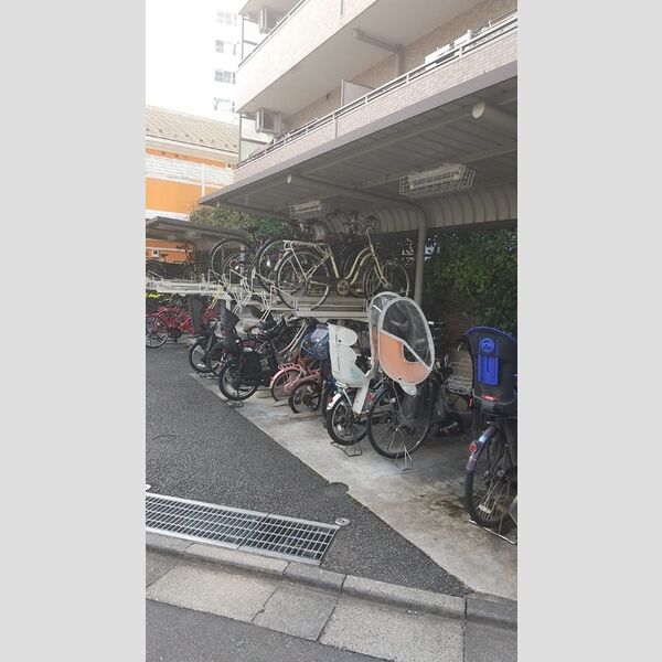 現地周辺 (駐輪場)