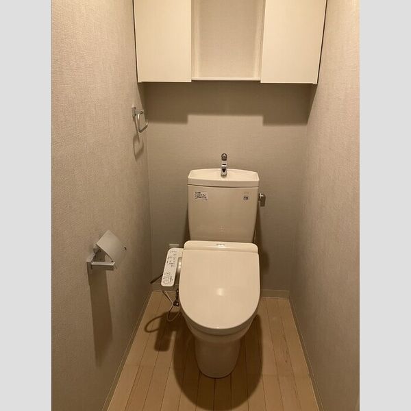 トイレ (トイレ)