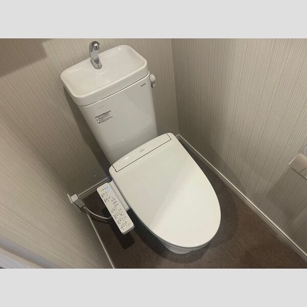 トイレ (トイレ)