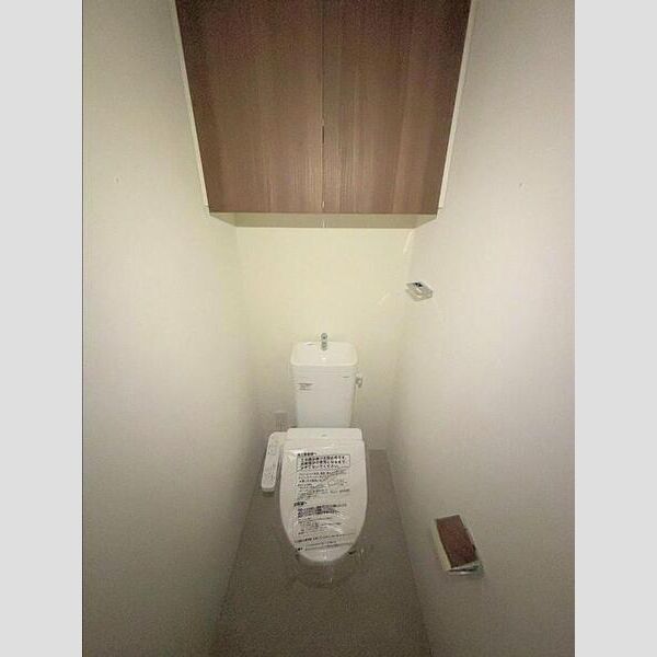 トイレ (トイレ)