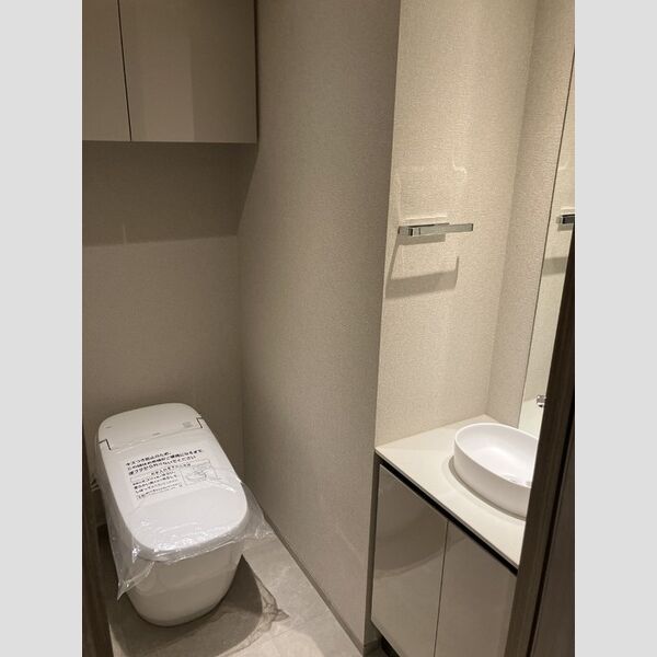 トイレ (トイレ)