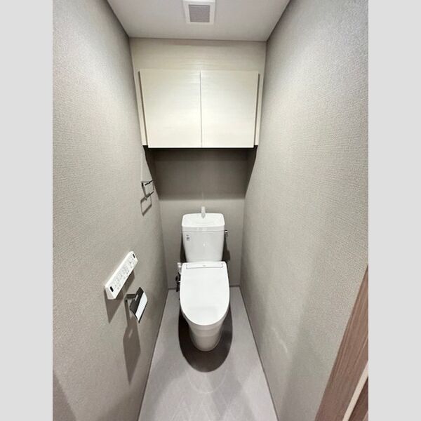 トイレ (トイレ)