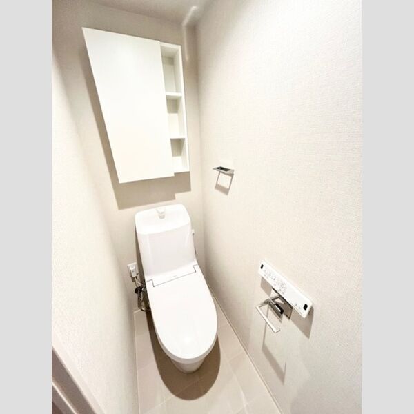 トイレ (トイレ)