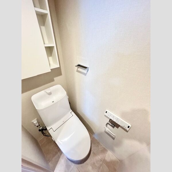 トイレ (トイレ)