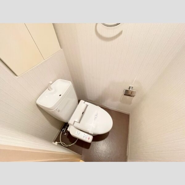 トイレ (トイレ)