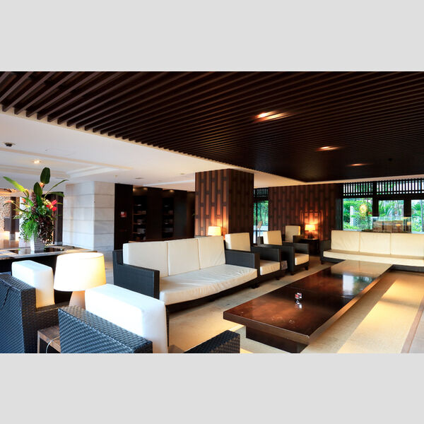 現地周辺 (エントランスホール)