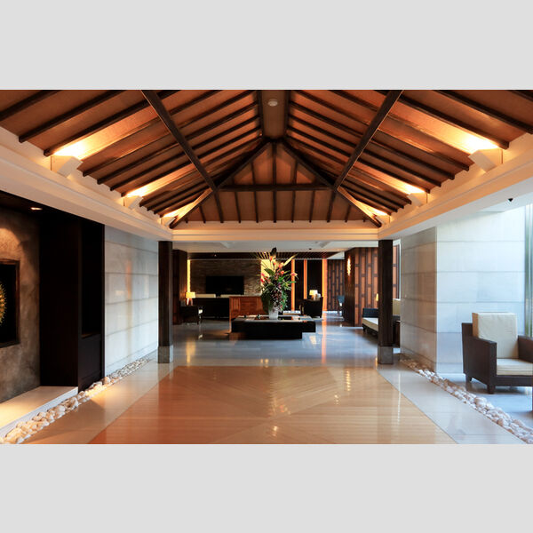 現地周辺 (エントランスホール)