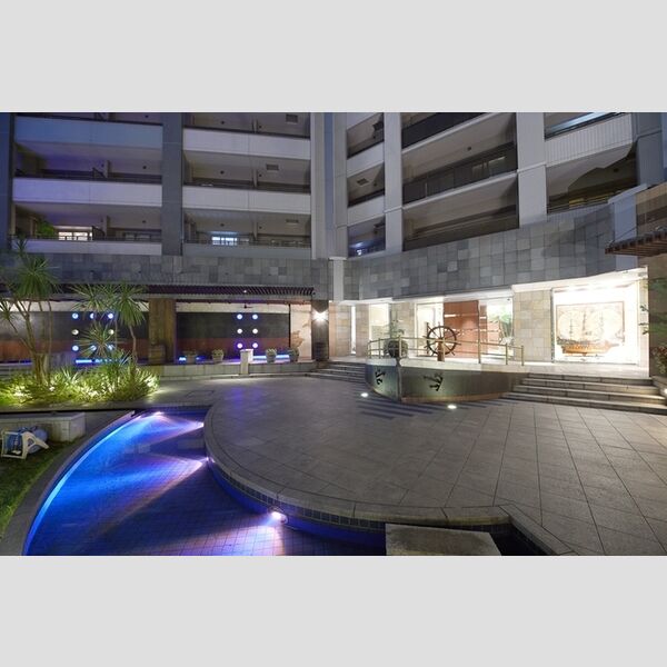 現地周辺 (中庭)