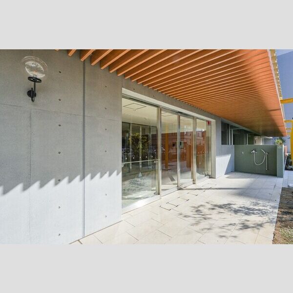 エントランス (エントランス)