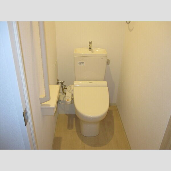 トイレ (トイレ)
