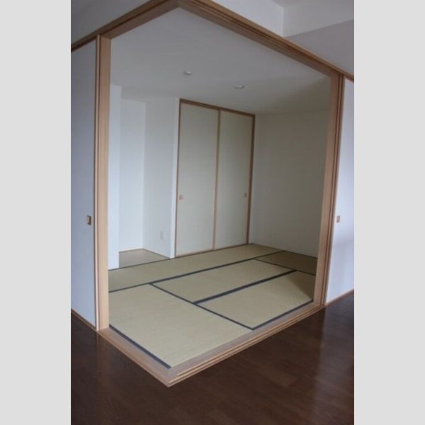 その他 (LDKの続き間に和室があります。)