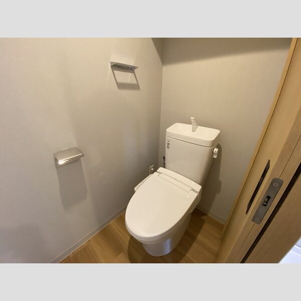 トイレ (トイレ)