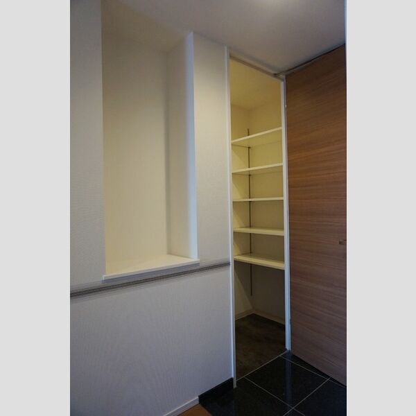 玄関 (ニッチ　　シューズクローク)