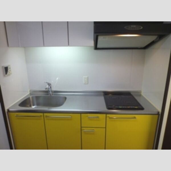 キッチン (キッチンはIHクッキングヒーター!)