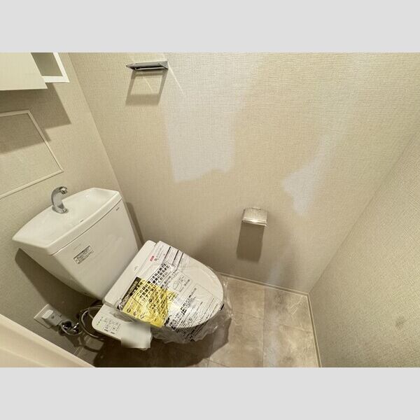 トイレ (トイレ)