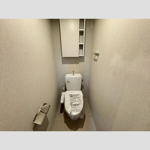 トイレ (トイレ)