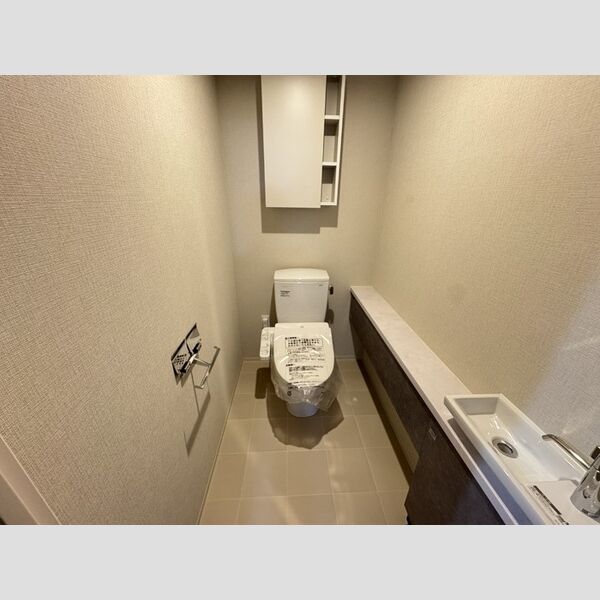 トイレ (トイレ)