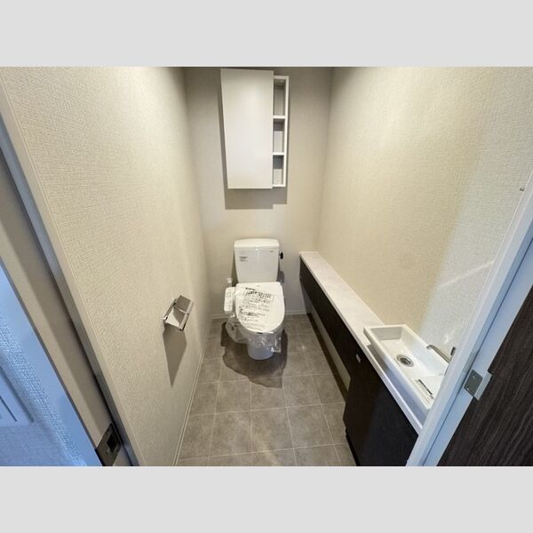 トイレ (トイレ)