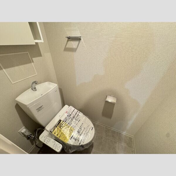 トイレ (トイレ)