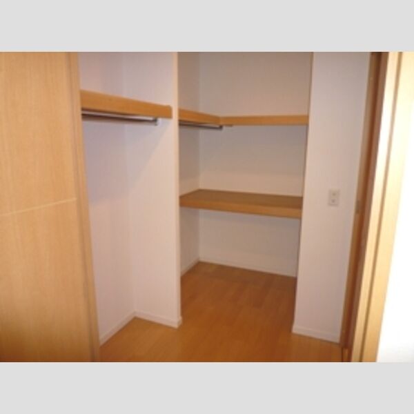 収納 (ウォークインは収納タップリ♪)