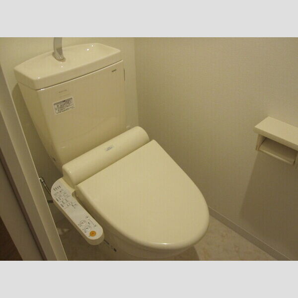 トイレ (トイレ)