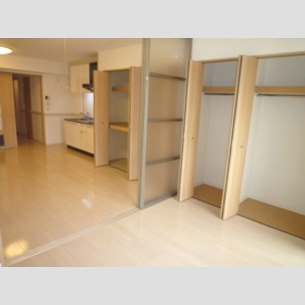 バス (お部屋はスクリーンパネルで仕切れますよ♪)