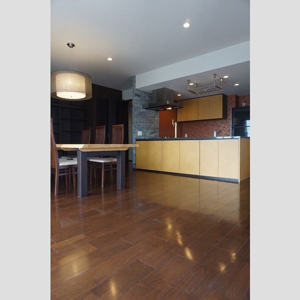 居室・リビング (ダイニングテーブル付きです。)