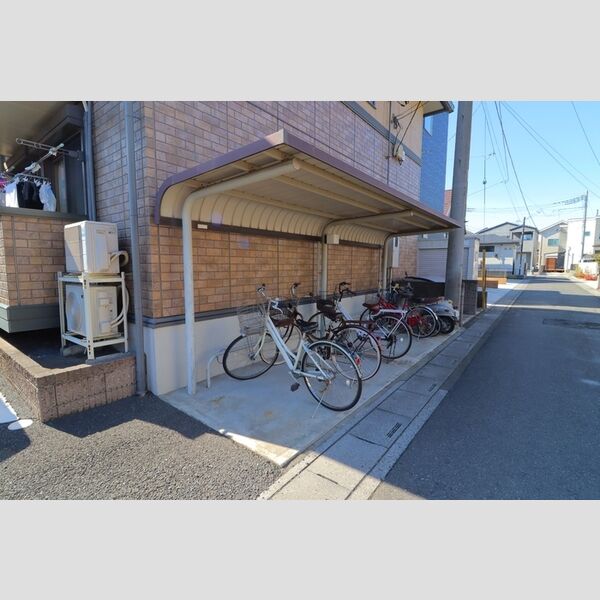 現地周辺 (駐輪場)