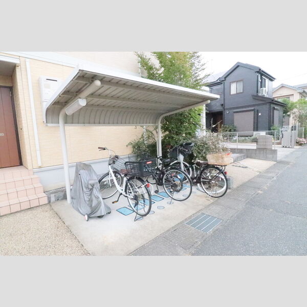 現地周辺 (駐輪場)