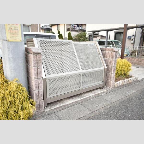 現地周辺 (ゴミストッカー)