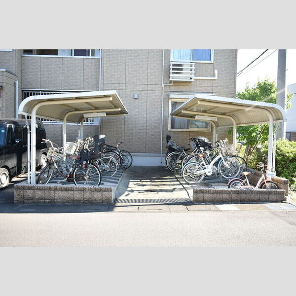 現地周辺 (駐輪場)