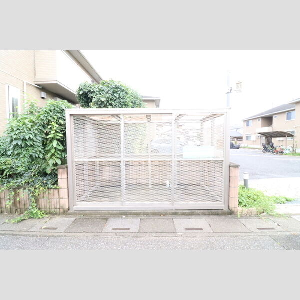 現地周辺 (ゴミ置場)