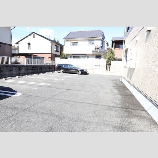 駐車場 (敷地内駐車場です!)