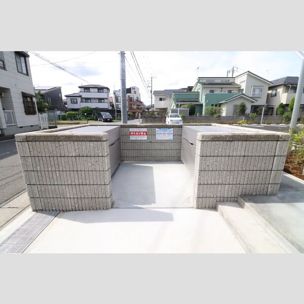現地周辺 (ゴミ置場)