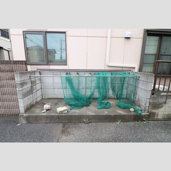 現地周辺 (ゴミ置場)