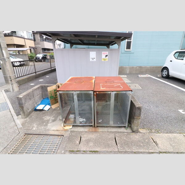 現地周辺 (ゴミ置場)