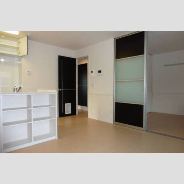 居室・リビング (LDK+南洋間で15帖!)