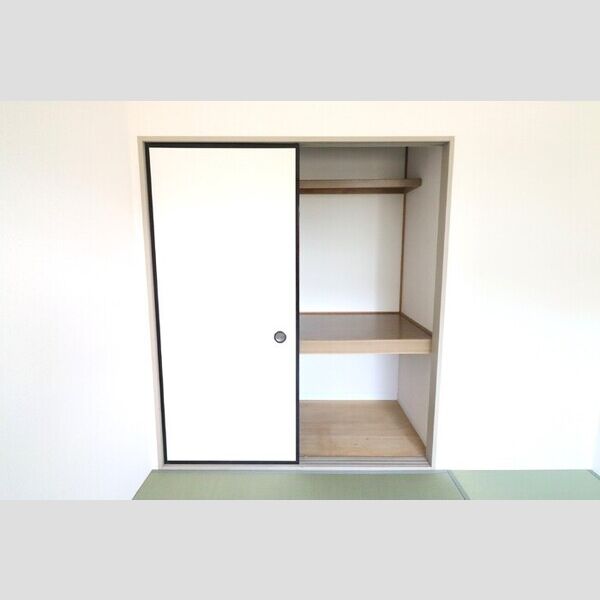収納 (押入)