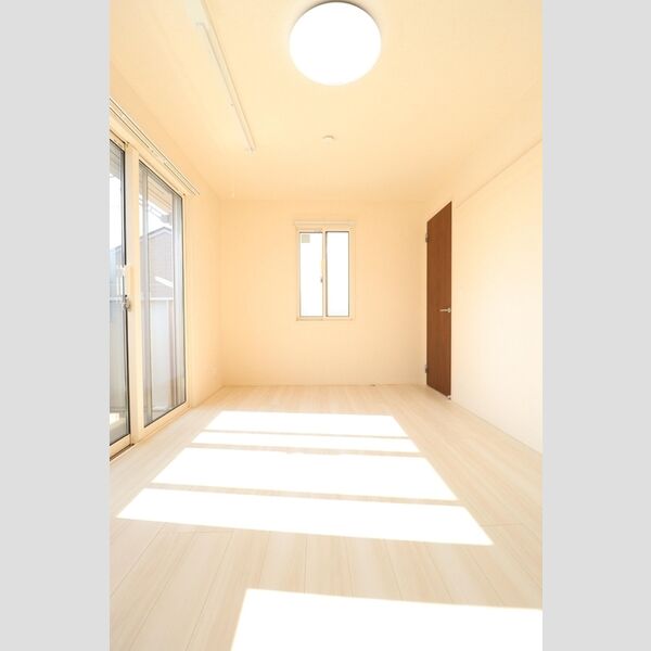 居室・リビング (2階バルコニー側洋室)